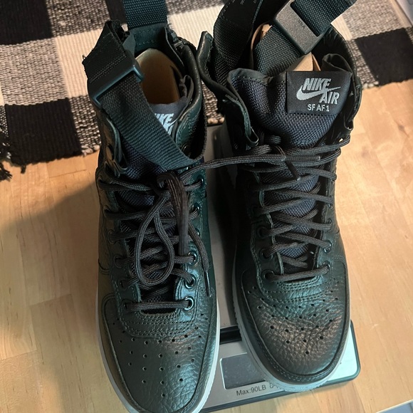 Nike outdoor green Woman’s AF 1 mid size 6.5 - Picture 2 of 5